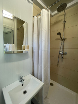 Домик с террасой 1 большая кровать — фото 6