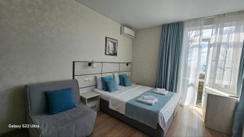 Делюкс с витражным окном и видом на море — фото 3