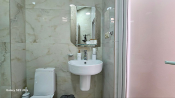 Делюкс с витражным окном и видом на море — фото 13