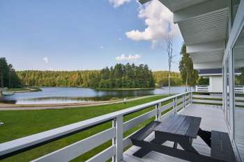 Вилла с террасой и видом на озеро — фото 4