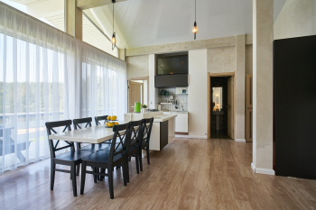 Вилла с террасой и видом на озеро — фото 7