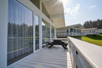 Вилла с террасой и видом на озеро — фото 10