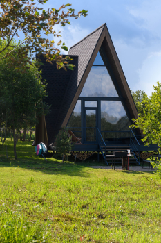 Дом №10. Чёрный. Первая линия — фото 1