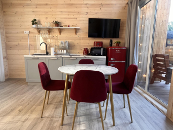 Бордовый дом — фото 3