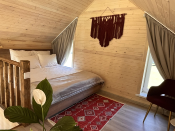 Бордовый дом — фото 7