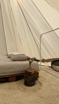 Уединённый шатёр с видом на озеро — фото 6