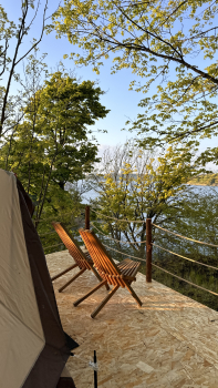 Уединённый шатёр с видом на озеро — фото 3