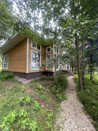 Дома на берегу Волги — фото