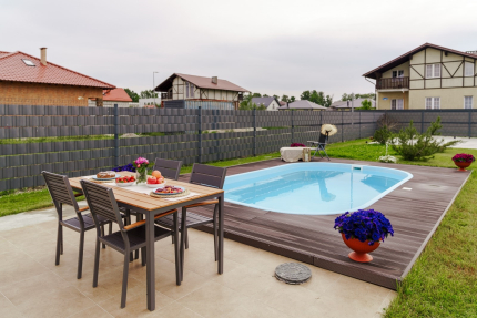 Дом у моря с баней и бассейном — фото