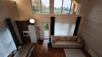 Дом  с чаном  у пруда  — фото