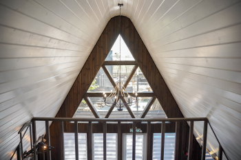 ЧЕРНОЕ БЕЛОЕ – Дом с теплой купелью — фото 3