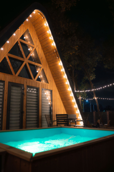 ЧЕРНОЕ БЕЛОЕ – Дом с теплой купелью — фото 1