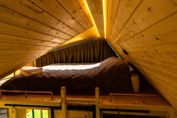 Фридом Барн с диваном и купелью — фото 6