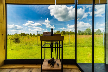 Фридом Барн с диваном и купелью — фото 8