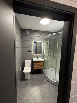 Дом на набережной с одной большой кроватью — фото 5