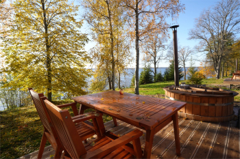 Четырёхместный Барнхаус на берегу озера — фото 1