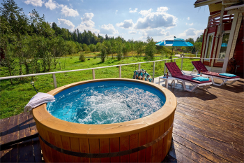 ШАЛЕ ДЕ ЛЮКС ИЗ БРУСА С КУПЕЛЬЮ НА ДРОВАХ — фото 1