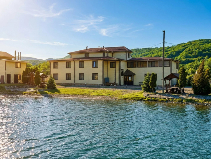 Горное озеро от Травел Хотелс Антураж — фото