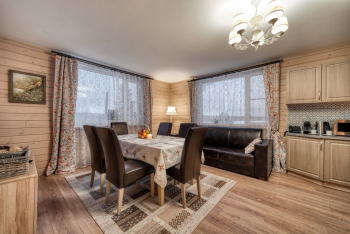 Большой дом с камином и кухней — фото 9