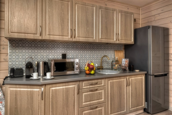 Большой дом с камином и кухней — фото 10