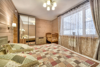 Большой дом с камином и кухней — фото 14