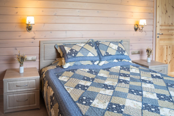 Большой дом с камином и кухней — фото 16