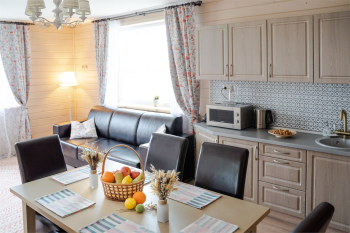 Большой дом с камином и кухней — фото 6