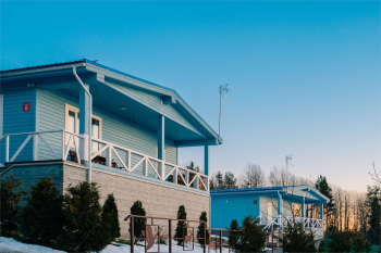 Большой дом с камином и кухней — фото 1