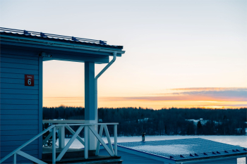 Большой дом с камином и кухней — фото 3