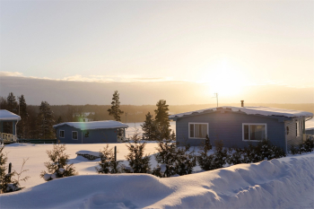 Большой дом с камином и кухней — фото 4