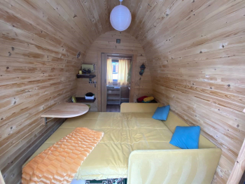 Арочный домик на краю леса без душа — фото 8