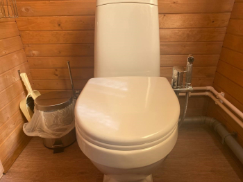 Арочный домик на краю леса без душа — фото 14