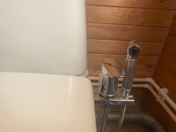 Арочный домик на краю леса без душа — фото 15