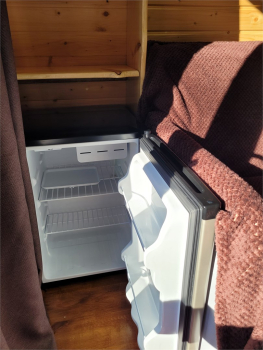 Арочный домик на краю леса с торцевым входом — фото 8