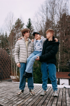 Арочный домик на краю леса с центральным входом — фото 7