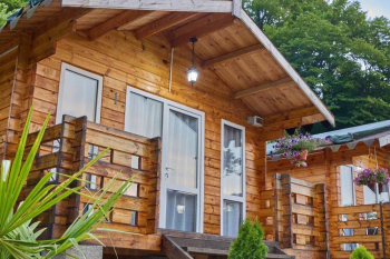 Деревянный эко-дом на 4 человека с двумя раздельными или одной двуспальной кроватью — фото 4