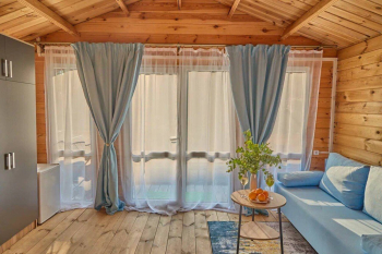 Деревянный эко-дом на 4 человека с двумя раздельными или одной двуспальной кроватью — фото 9