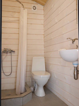 Деревянный эко-дом на 4 человека с двумя раздельными или одной двуспальной кроватью — фото 14