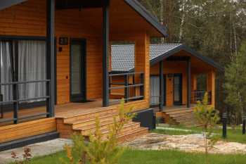 Коттедж с благоустроенной территорией — фото 1