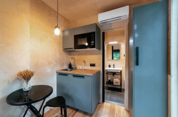 Модульный дом с одной двуспальной кроватью — фото 3