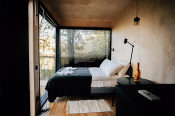 Модульный дом с одной двуспальной кроватью — фото 2