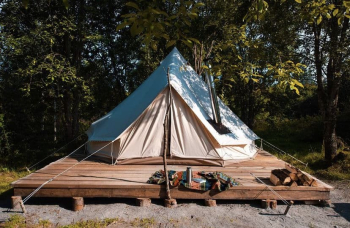 Шатер на берегу озера — фото 1