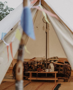 Шатер на берегу озера — фото 2