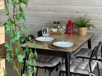 Треугольный дом с видом на водоем — фото 5