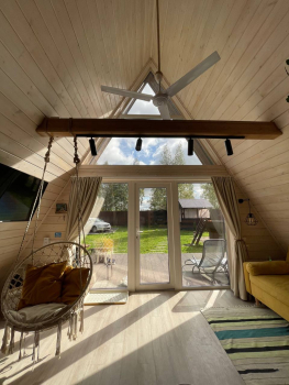 Треугольный дом с видом на водоем — фото 2