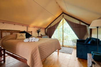 Тент-хаус с одной большой кроватью — фото 2