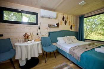 Домик среди деревьев — фото 1