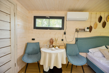 Домик среди деревьев — фото 3