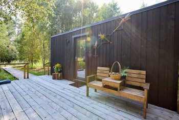 Домик среди деревьев — фото 6