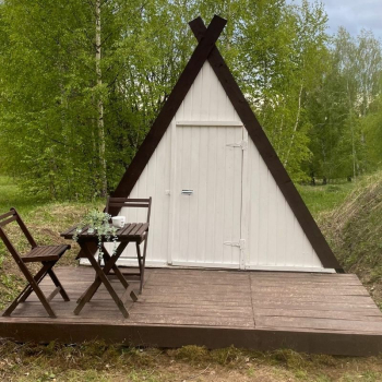 Домик в лесу с панорамным окном — фото 1